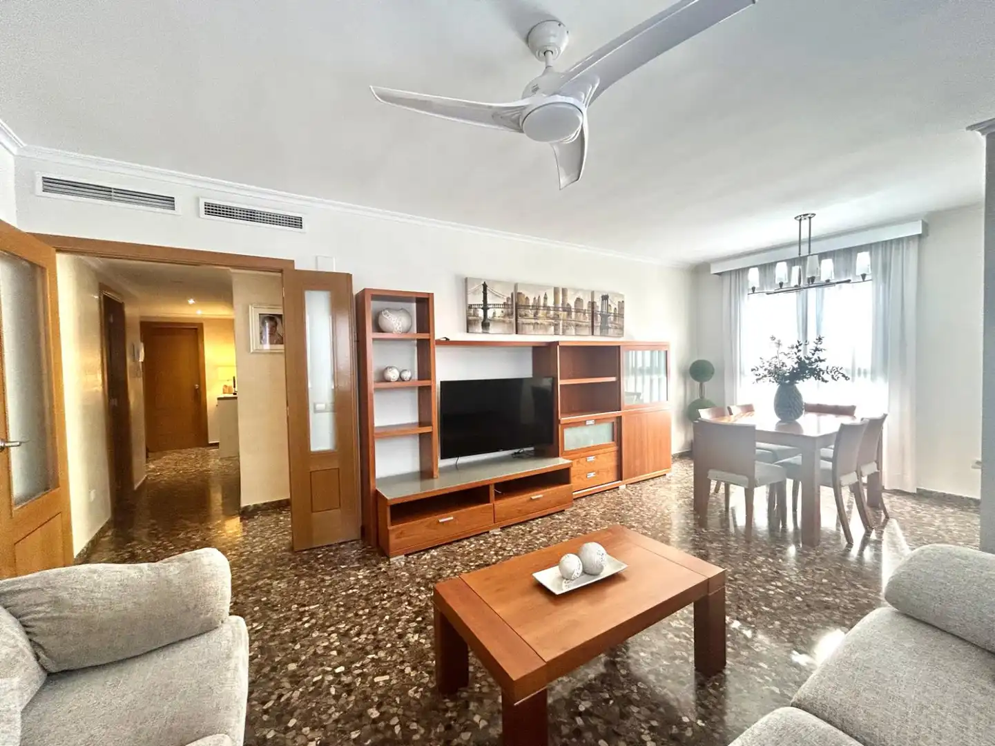 Living room of Flat for sale in Silla  with Air Conditioner, Storage room and Swimming Pool