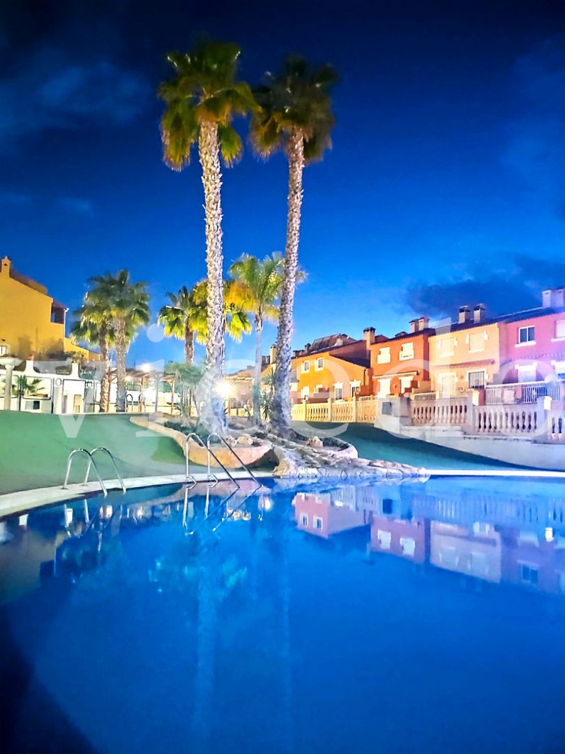 Exterior view of Single-family semi-detached for sale in Mutxamel  with Air Conditioner, Storage room and Furnished