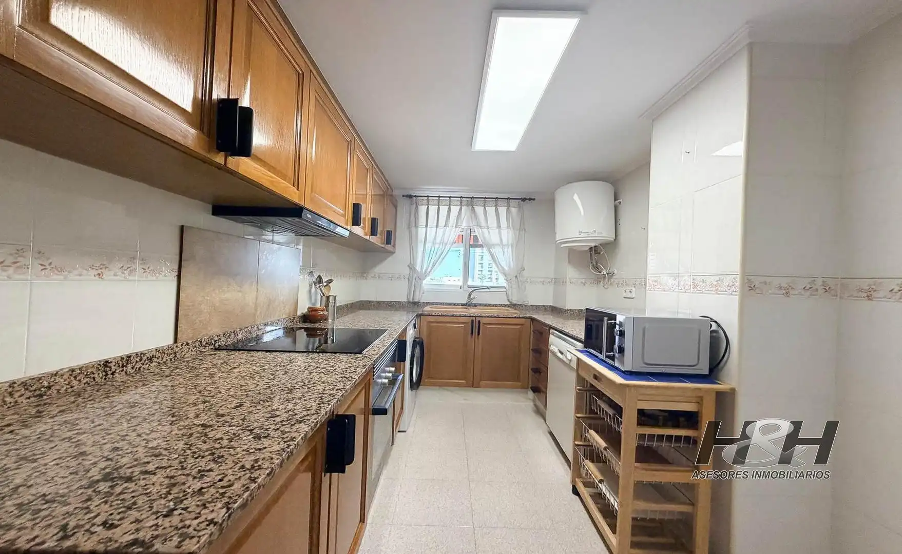 Cocina de Piso de alquiler en Burjassot con Aire acondicionado, Amueblado y Balcón