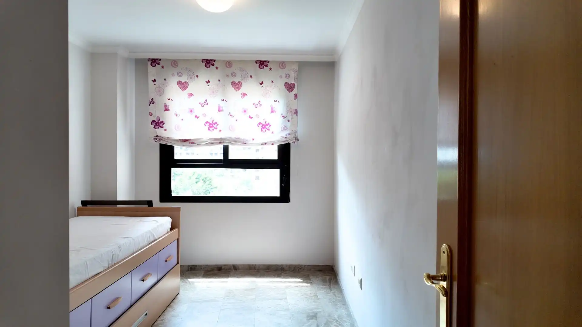 Bedroom of Flat for rent in Valencia  with Air Conditioner, Heating and Terrace