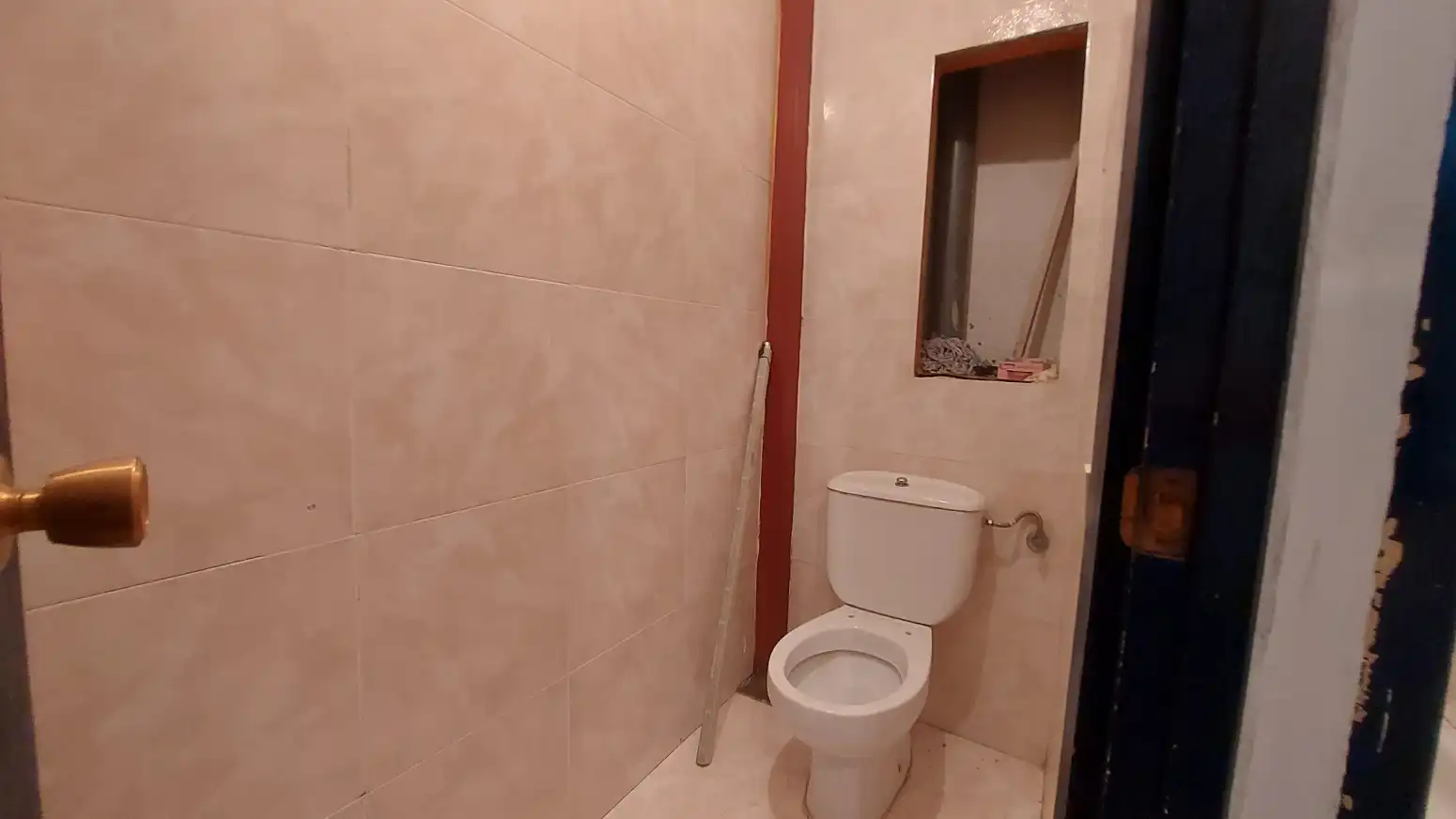 Badezimmer von Fabrikhallen zur Miete in  Logroño