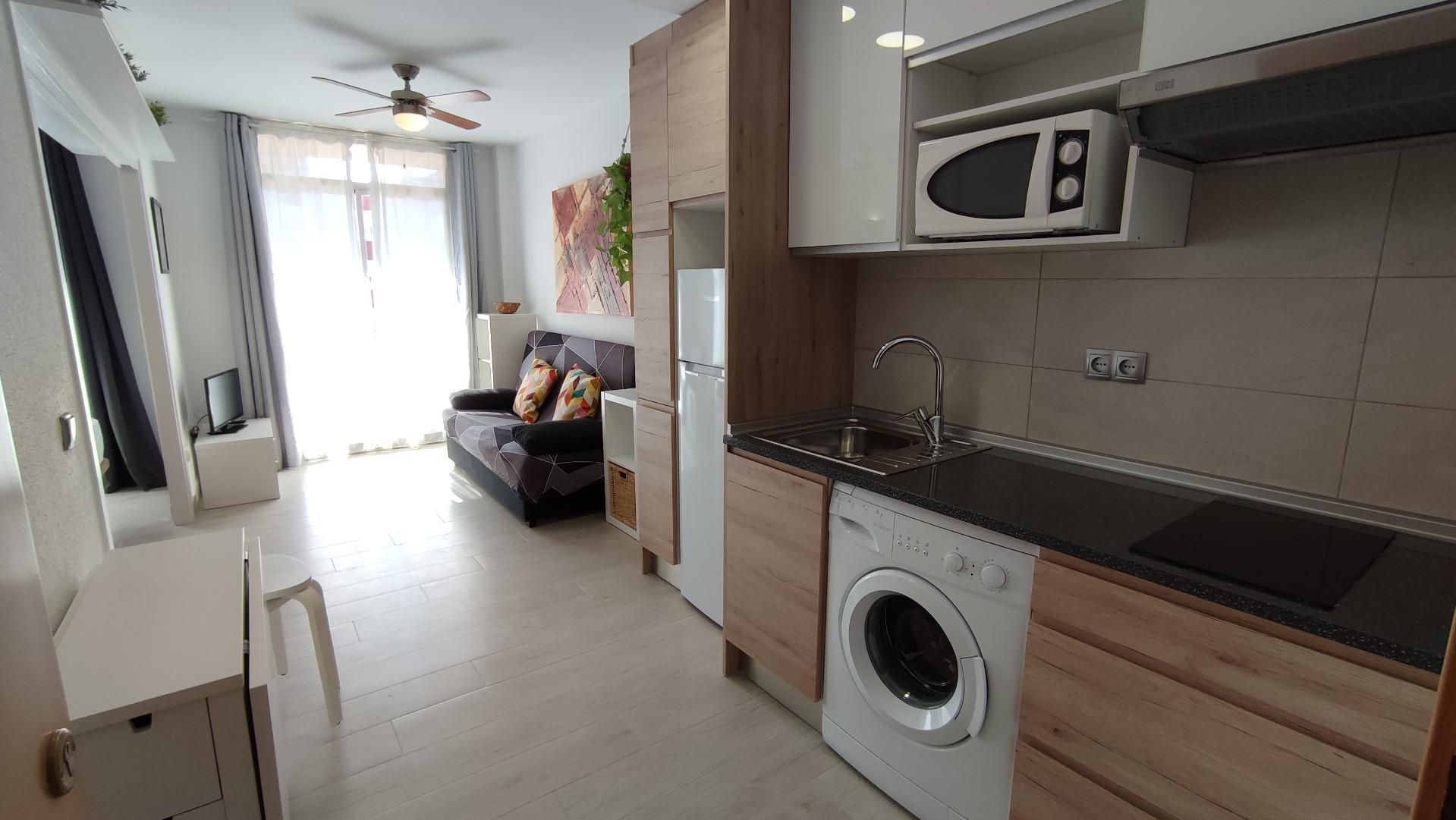 Cuina de Apartament en venda en Calella amb Balcó i Piscina comunitària