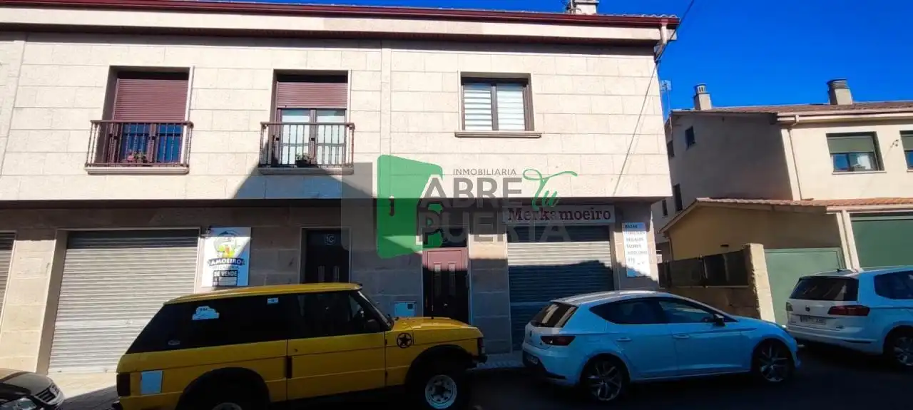 Casa adosada en venta en Amoeiro con Calefacción, Parquet y Terraza