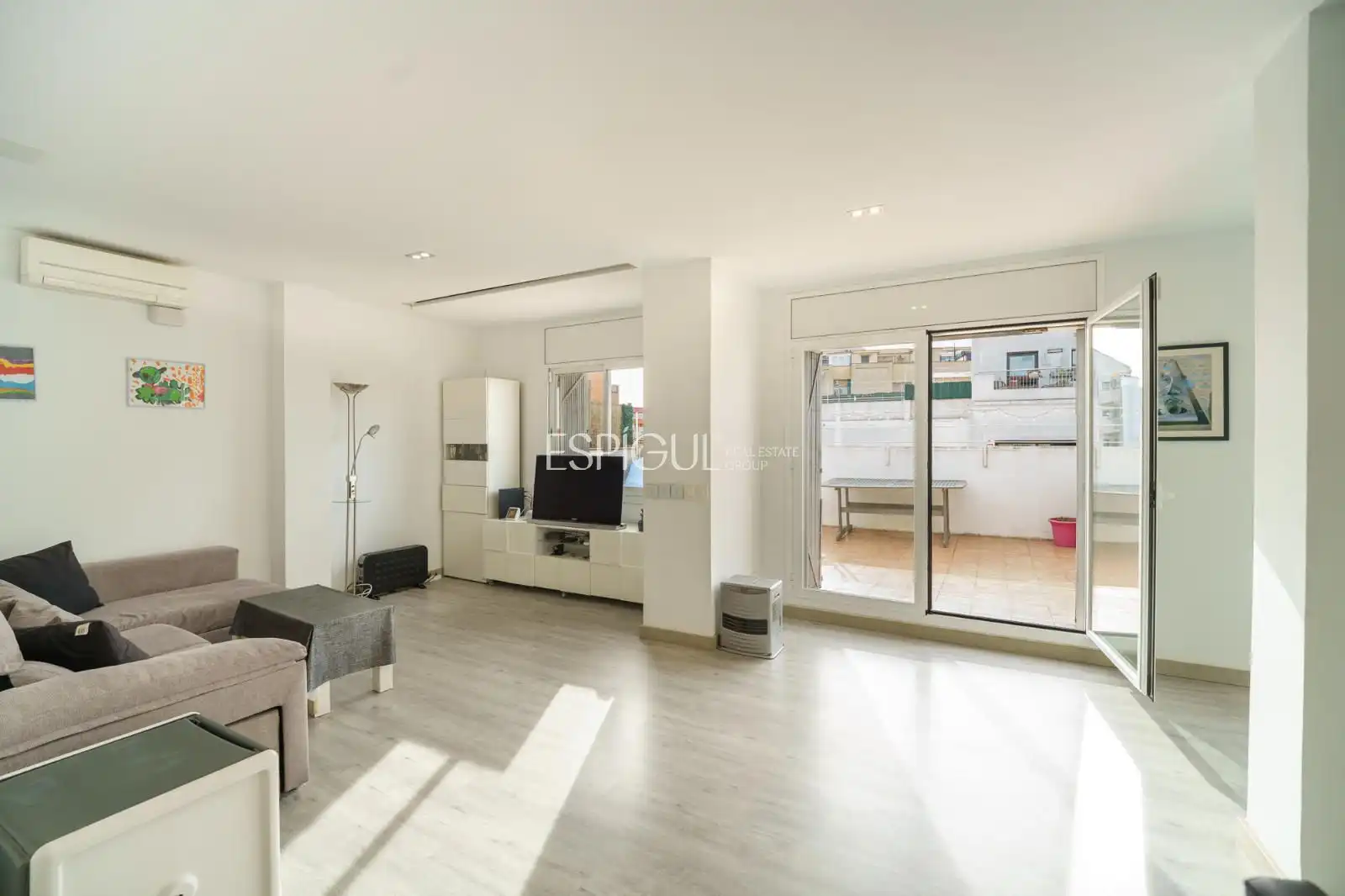 Living room of Attic for sale in  Barcelona Capital  with Air Conditioner, Heating and Terrace