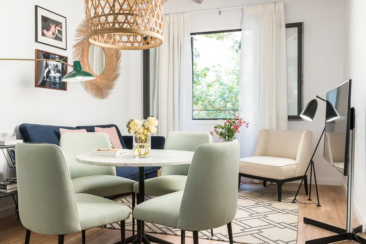 Comedor de Apartamento de alquiler en Barcelona con Aire acondicionado, Calefacción y Amueblado