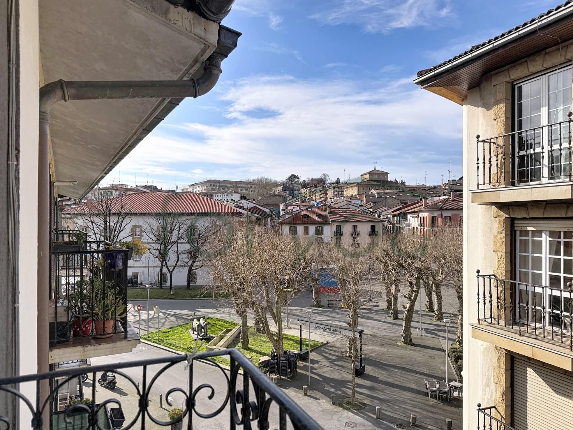 Flat for sale in Calle KORROKOITZ, Centro - Mendibil - Santiago