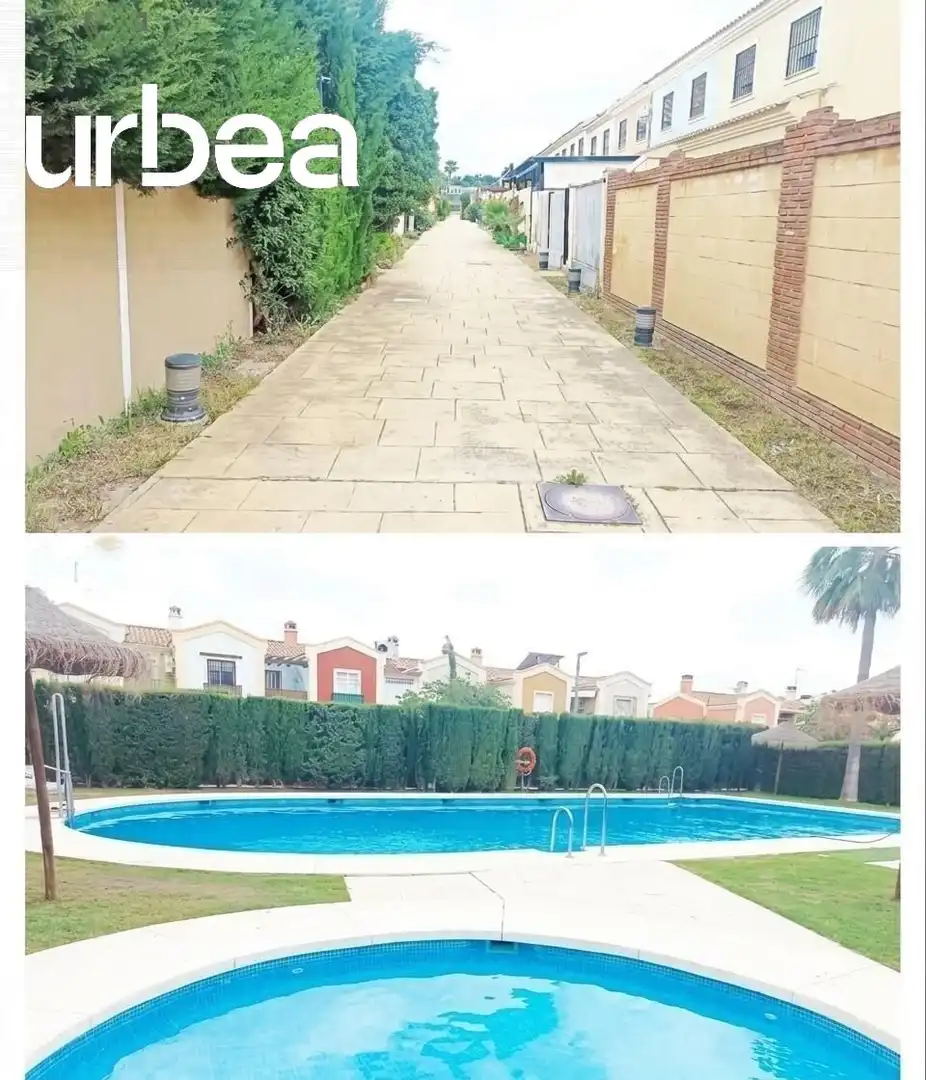Vista exterior de Casa adosada en venta en Málaga con Aire acondicionado, Jardín privado y Terraza