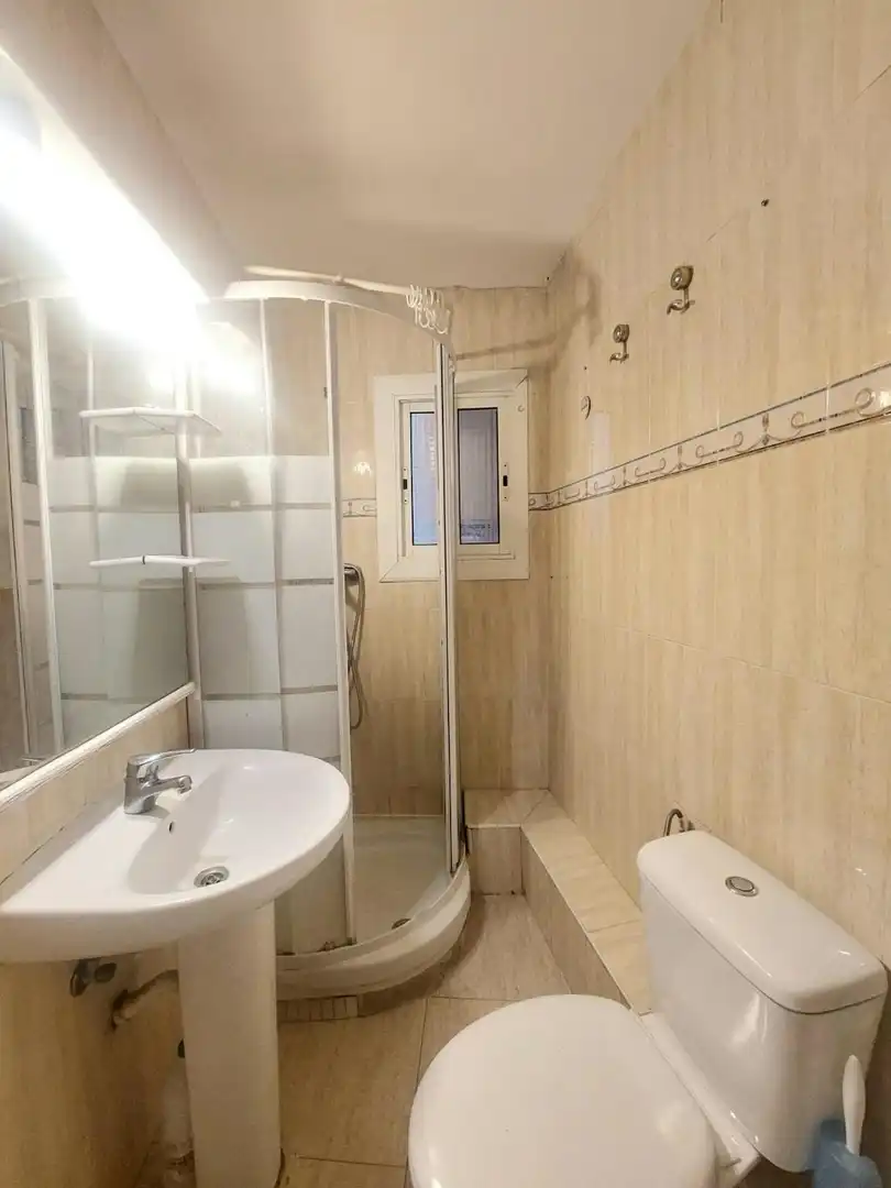 Bathroom of Flat for share in L'Hospitalet de Llobregat  with Heating, Furnished and Washing machine