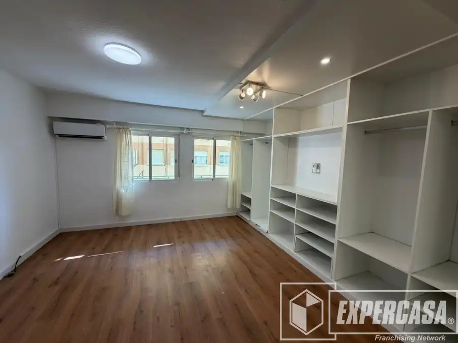 Dormitori de Pis en venda en Llíria amb Aire condicionat i Parquet