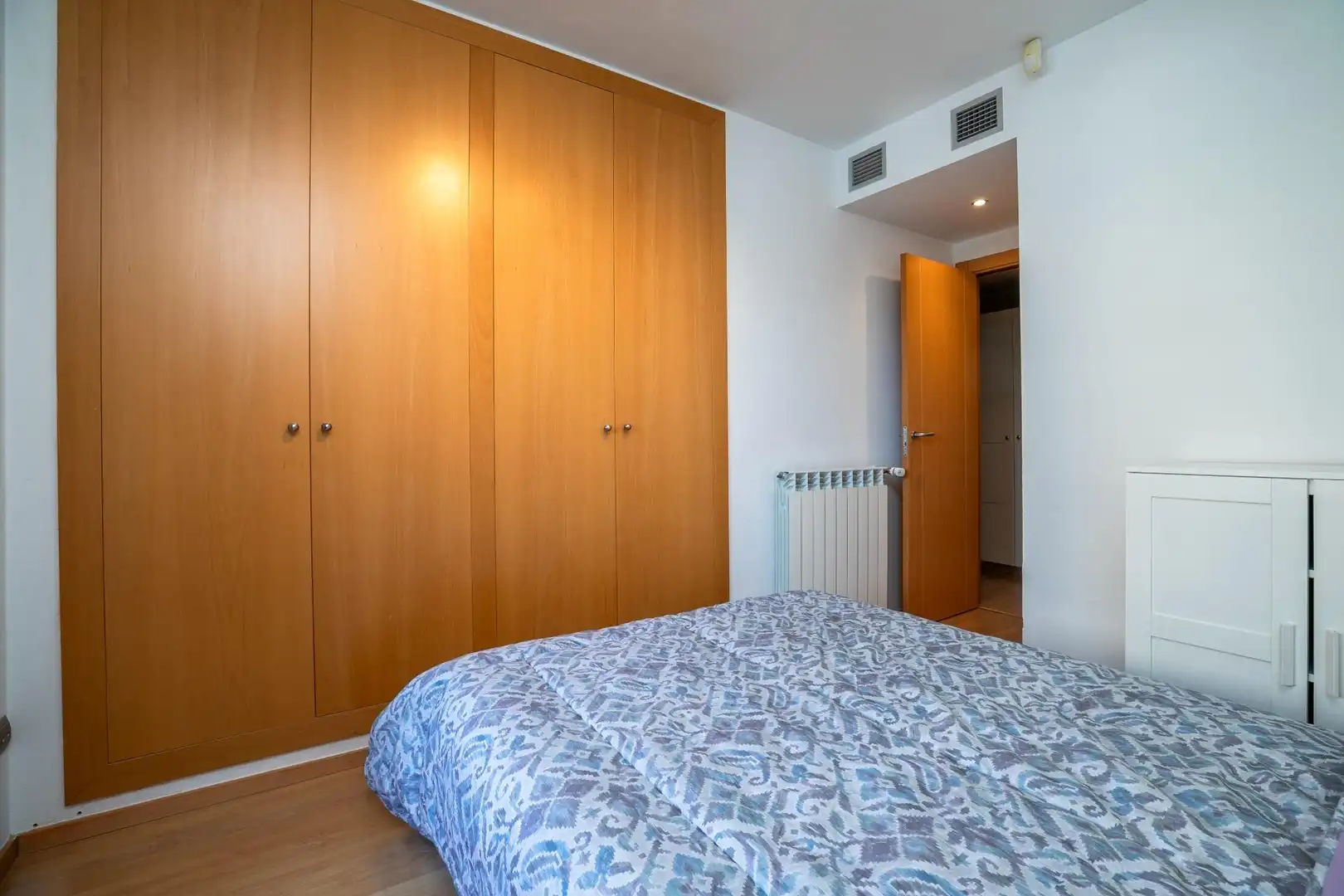 Schlafzimmer von Wohnung zum Verkauf in Huesca mit Klimaanlage, Heizung und Privatgarten