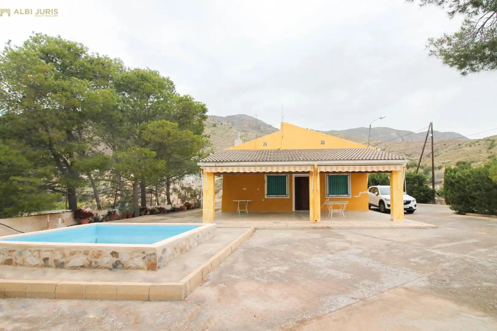 Casa amb piscina en venda a Crevillent