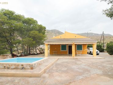 Casa amb piscina en venda a Crevillent
