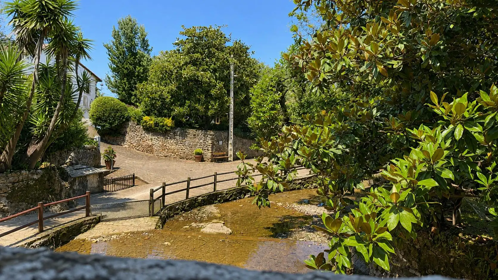 Vista exterior de Casa o xalet en venda en Alfoz de Lloredo amb Calefacció i Jardí privat