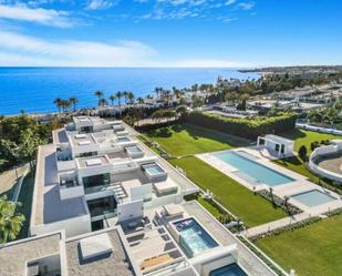 Vista exterior de Casa o xalet de lloguer en Marbella amb Aire condicionat, Terrassa i Piscina