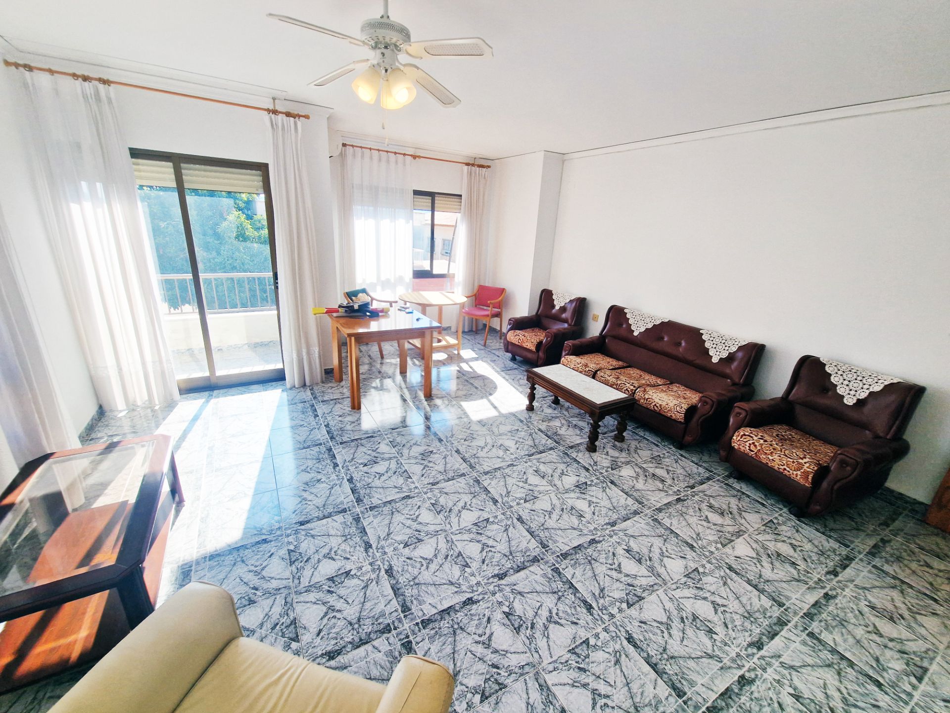 Sala d'estar de Casa adosada en venda en Palma de Gandia amb Terrassa, Moblat i Forn