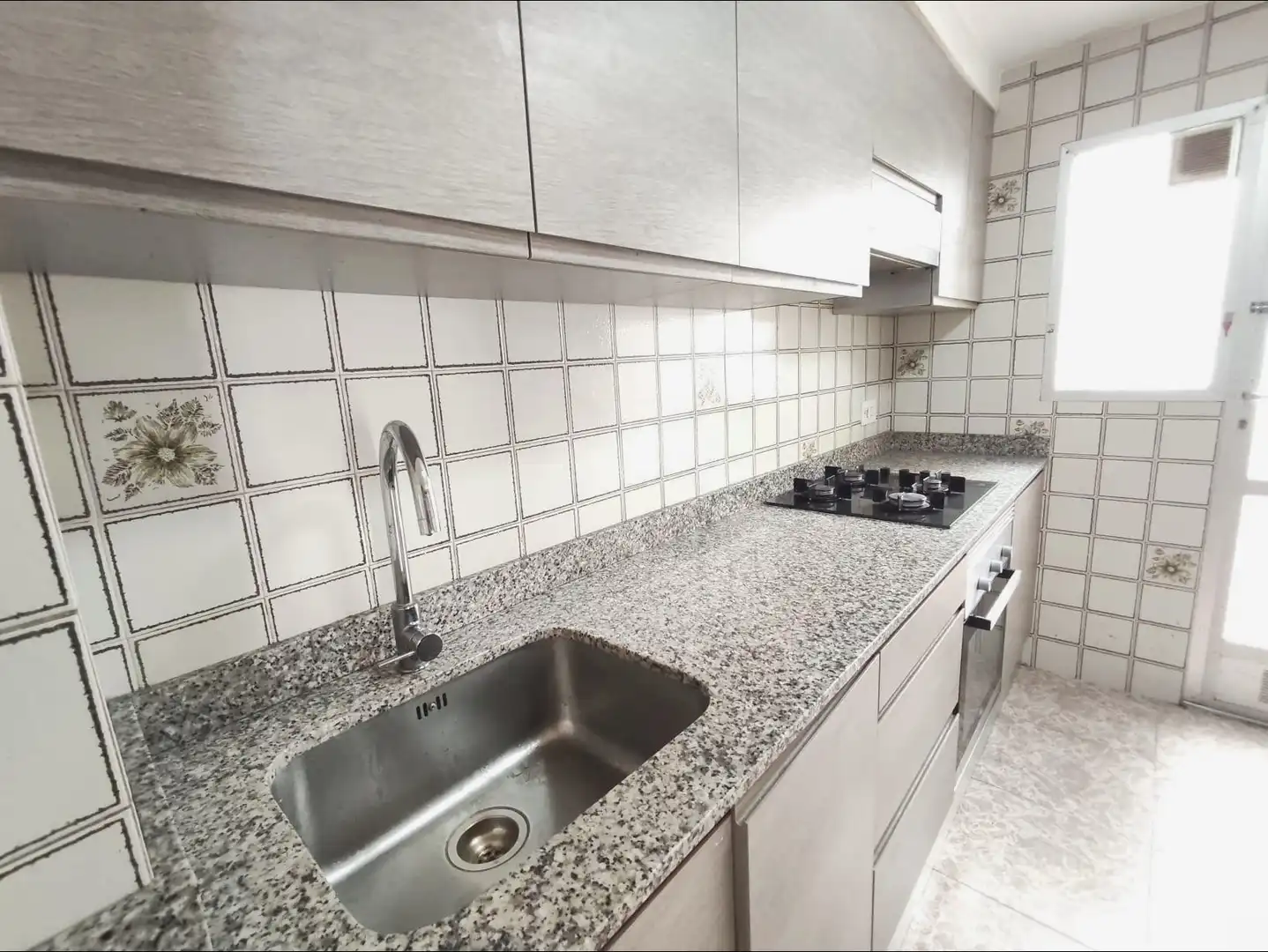 Kitchen of Flat for sale in Valencia  with Air Conditioner, Terrace and Balcony
