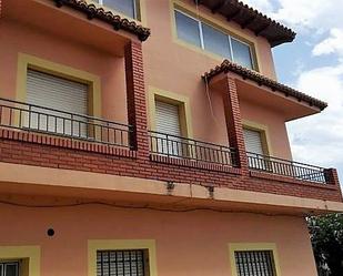 Exterior view of House or chalet for sale in Talayuelas  with Terrace and Balcony