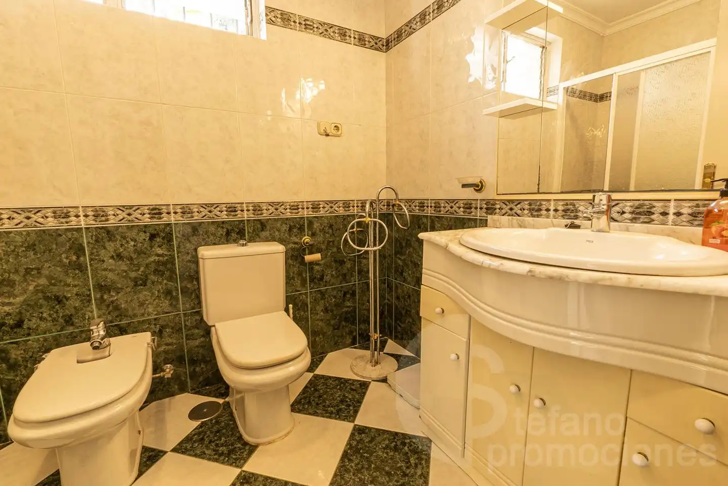 Bathroom of Houses for sale in Málaga  with Air Conditioner, Private garden and Terrace