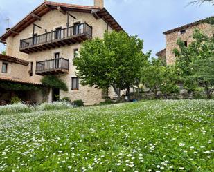 Vista exterior de Finca rústica en venda en Villarcayo de Merindad de Castilla la Vieja amb Terrassa, Moblat i Balcó