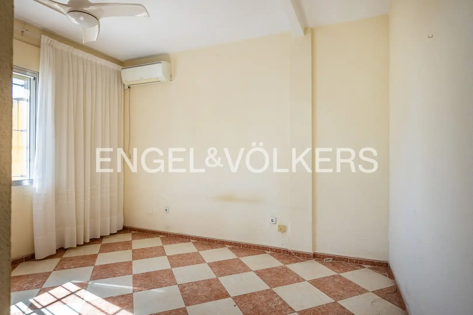 Balcony of Flat for sale in Sevilla  with Heating, Terrace and Storage room