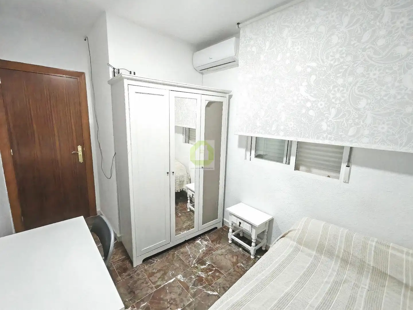 Bedroom of Flat for share in San Antón