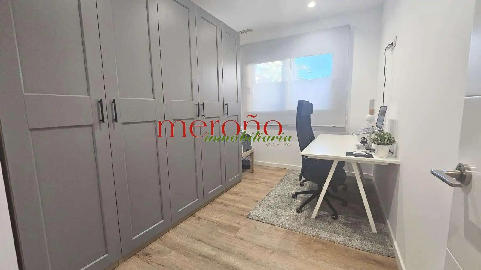 Habitación de Planta baja en venta en Elche / Elx con Aire acondicionado, Terraza y Piscina comunitaria