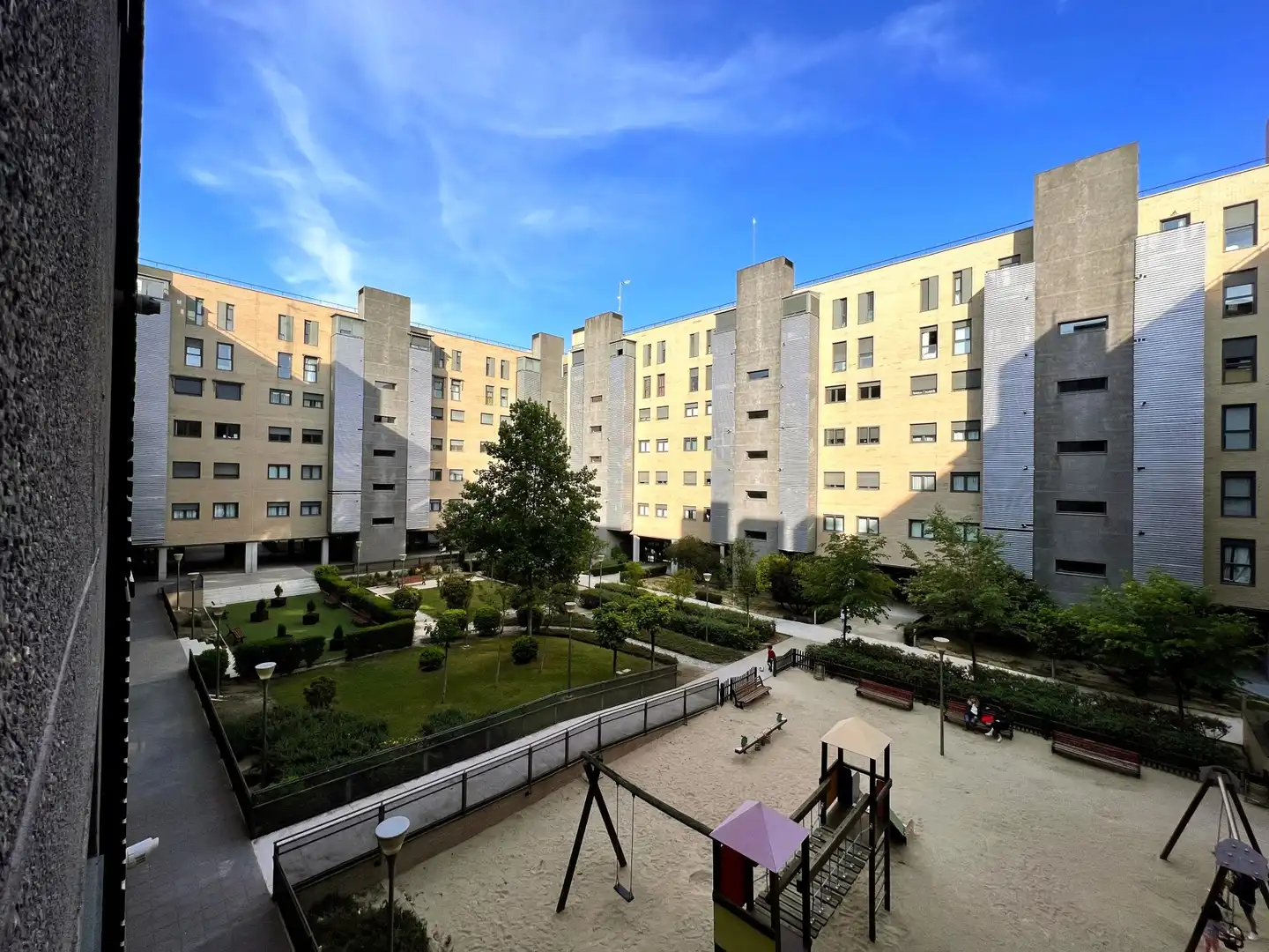 Vista exterior de Piso de alquiler en  Madrid Capital con Calefacción, Terraza y Trastero