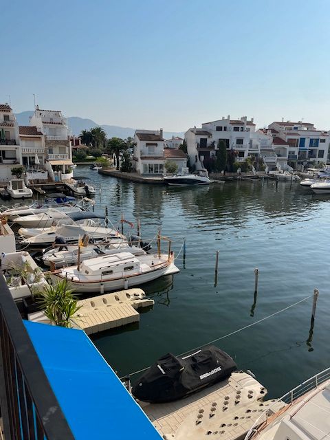 Vista exterior de Apartament en venda en Empuriabrava amb Terrassa i Moblat