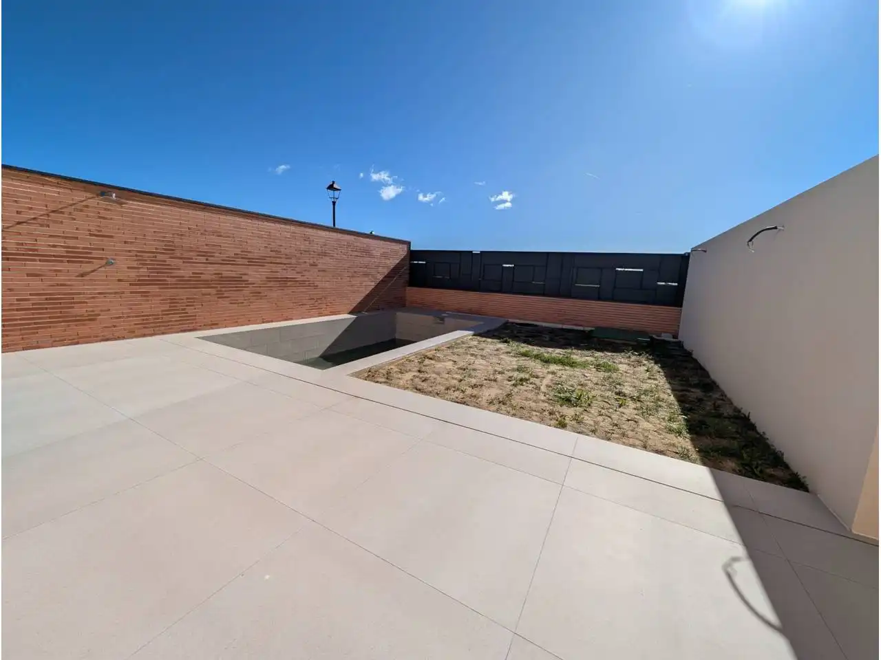 Vista exterior de Casa adosada en venda en Griñón amb Aire condicionat, Calefacció i Jardí privat