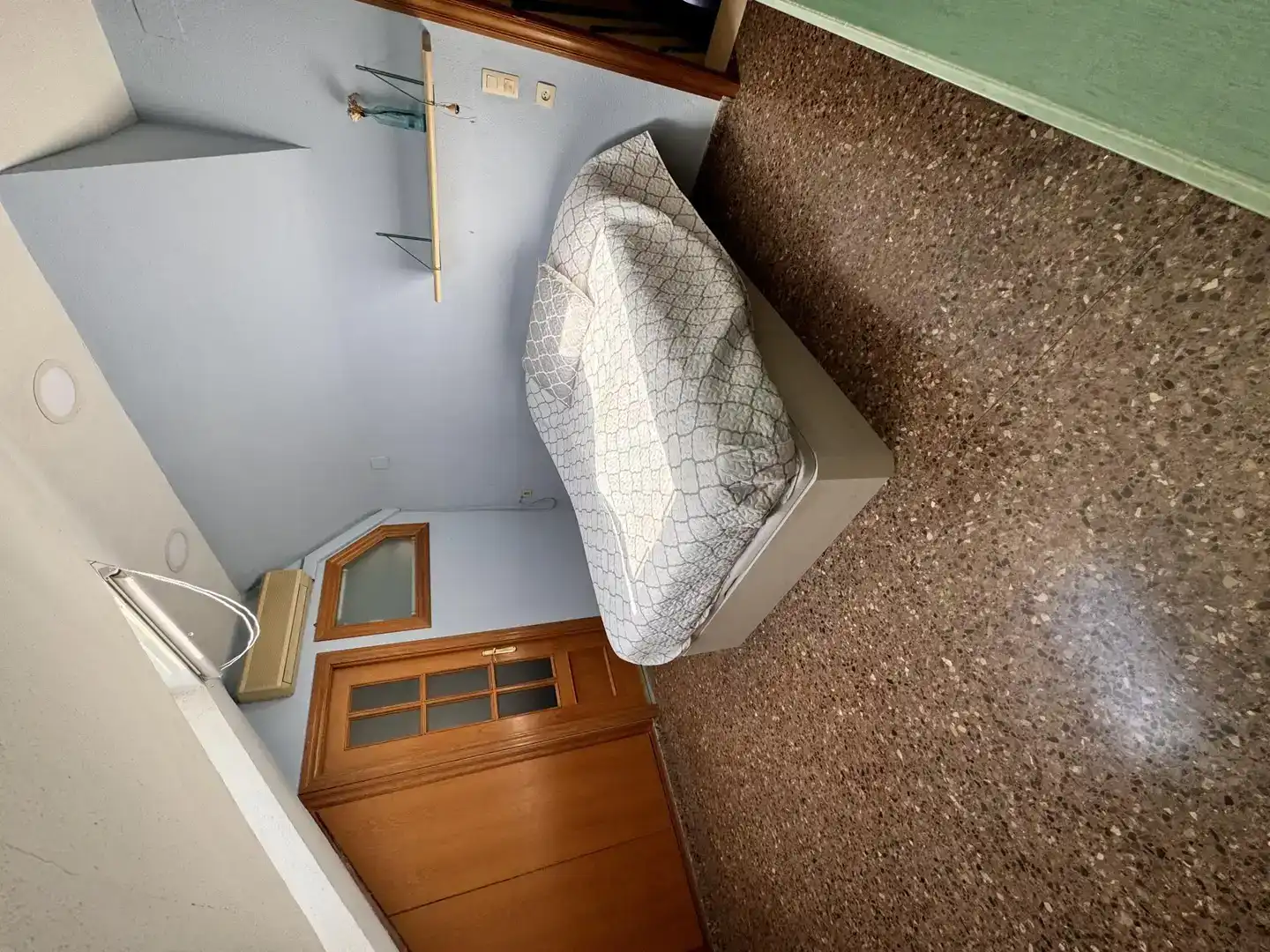 Dormitori de Loft per a compartir en Valencia amb Aire condicionat i Moblat