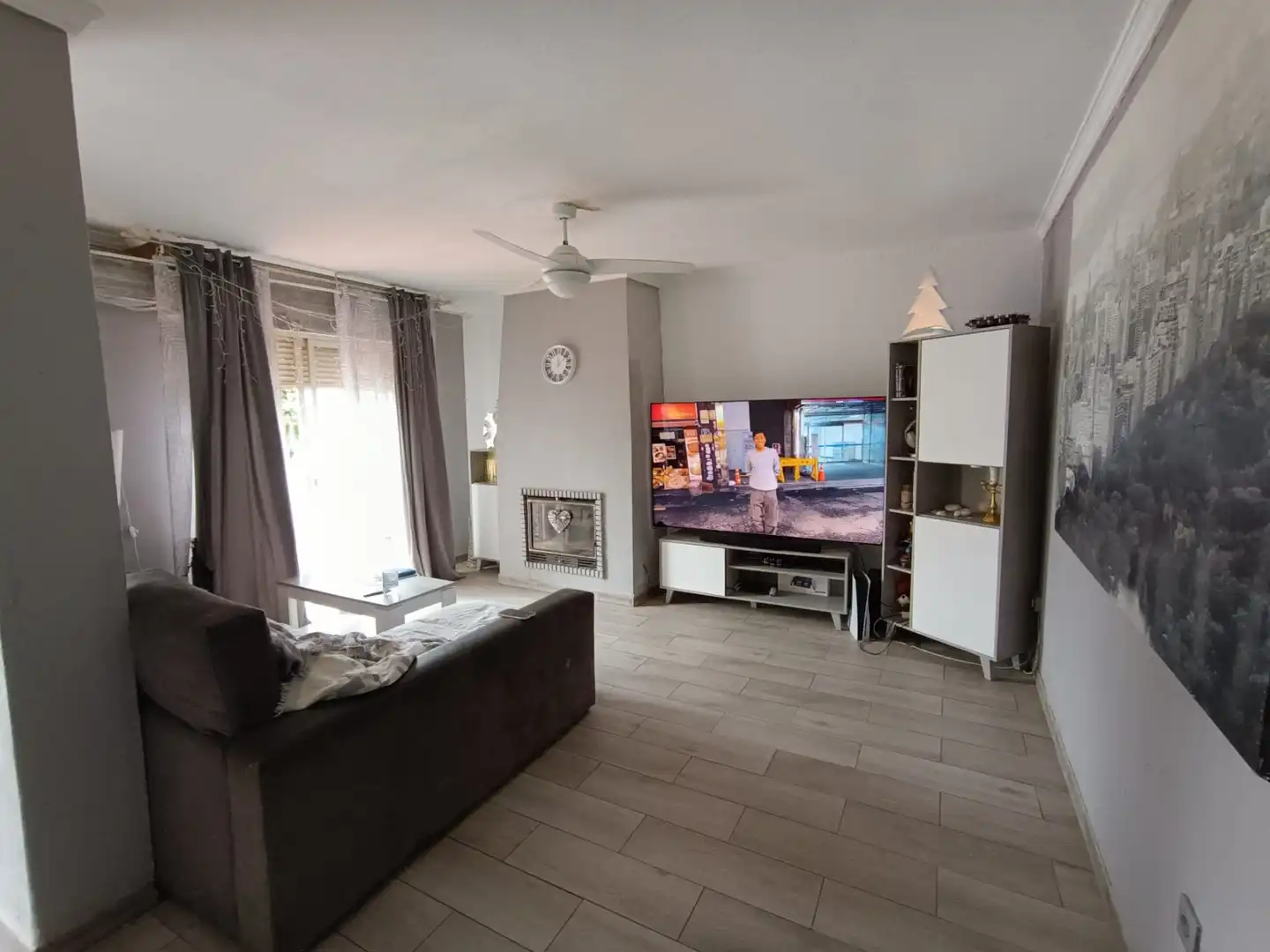 Sala de estar de Casa adosada en venta en Mairena del Aljarafe con Aire acondicionado, Calefacción y Jardín privado