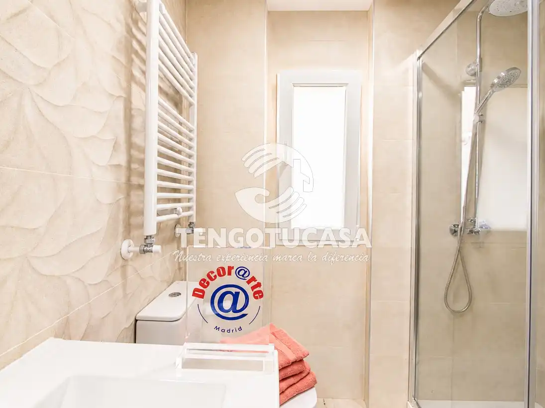 Badezimmer von Wohnung zum Verkauf in Madrid mit Klimaanlage, Heizung und Parkett