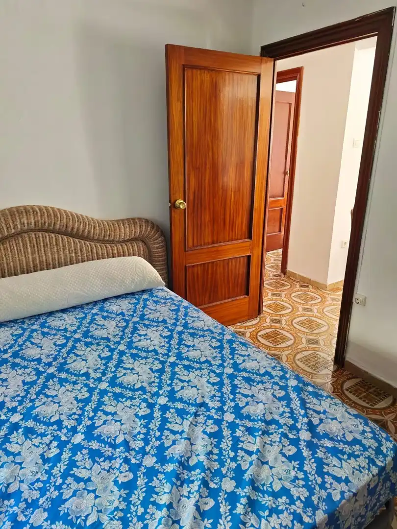 Schlafzimmer von Wohnung zur Miete in Granada mit Privatgarten, Möbliert und Balkon