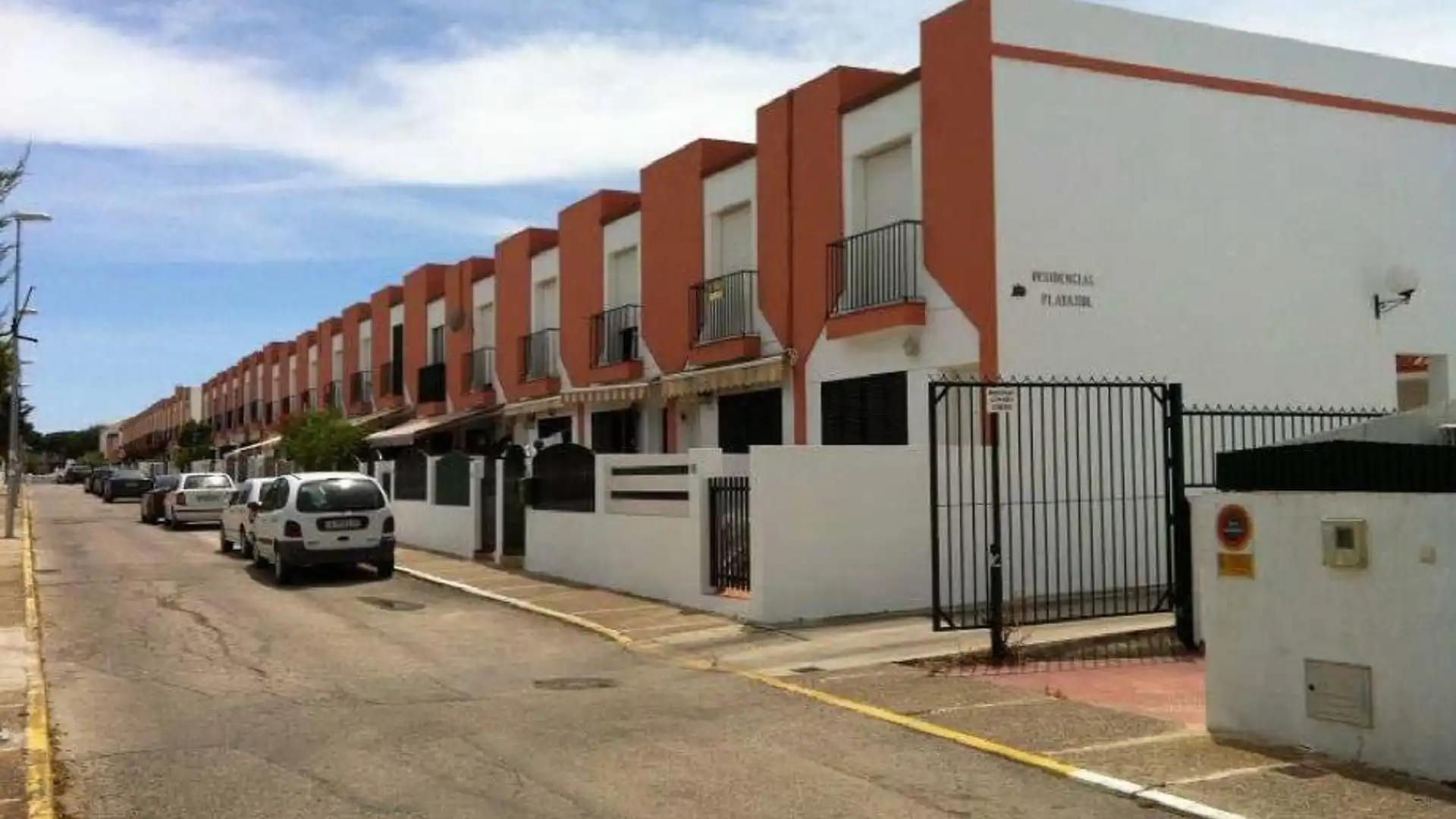 Vista exterior de Casa adosada de alquiler en Chiclana de la Frontera con Aire acondicionado, Terraza y Amueblado