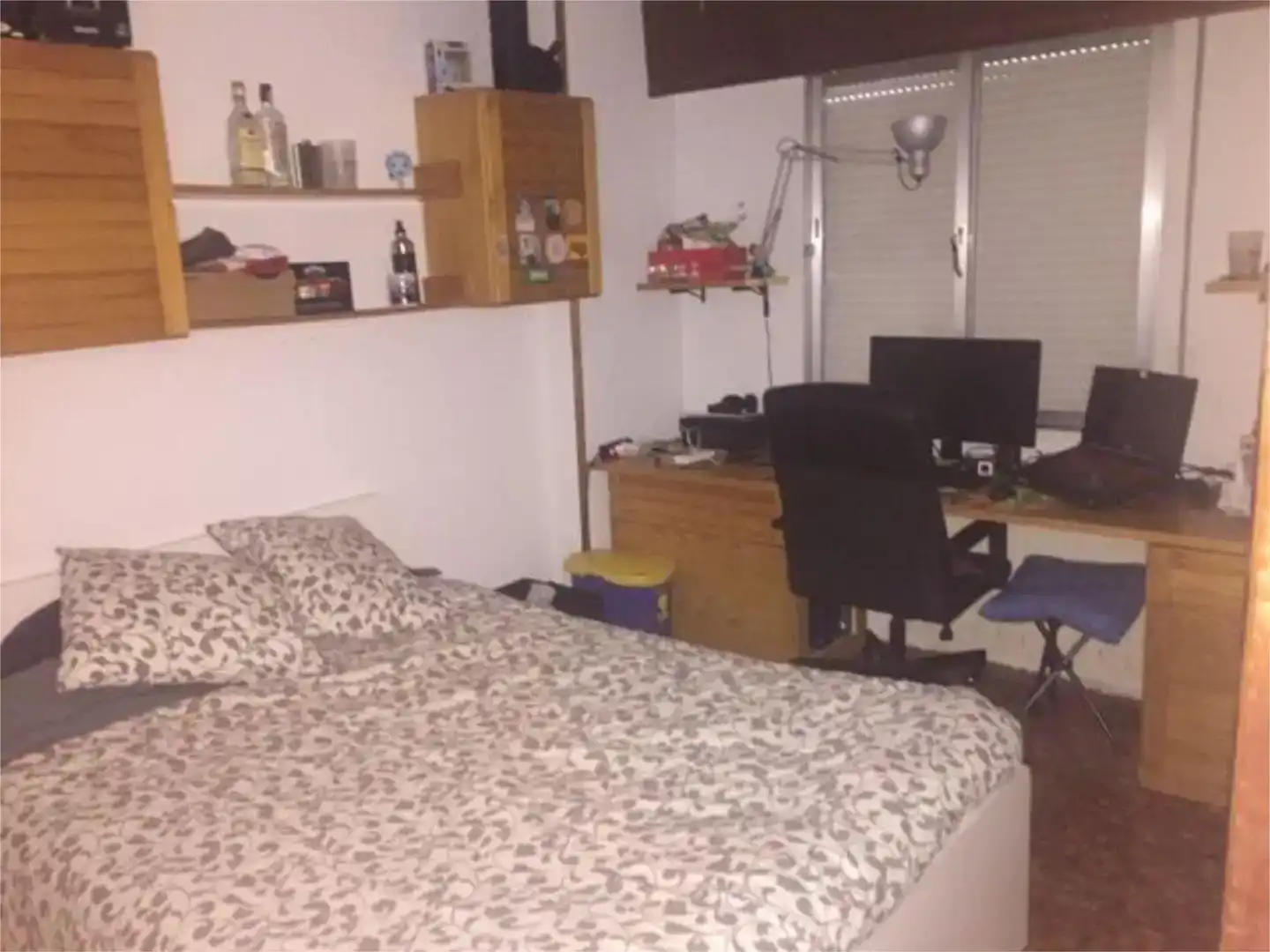 Dormitori de Pis per a compartir en Aranda de Duero amb Parquet, Moblat i Balcó