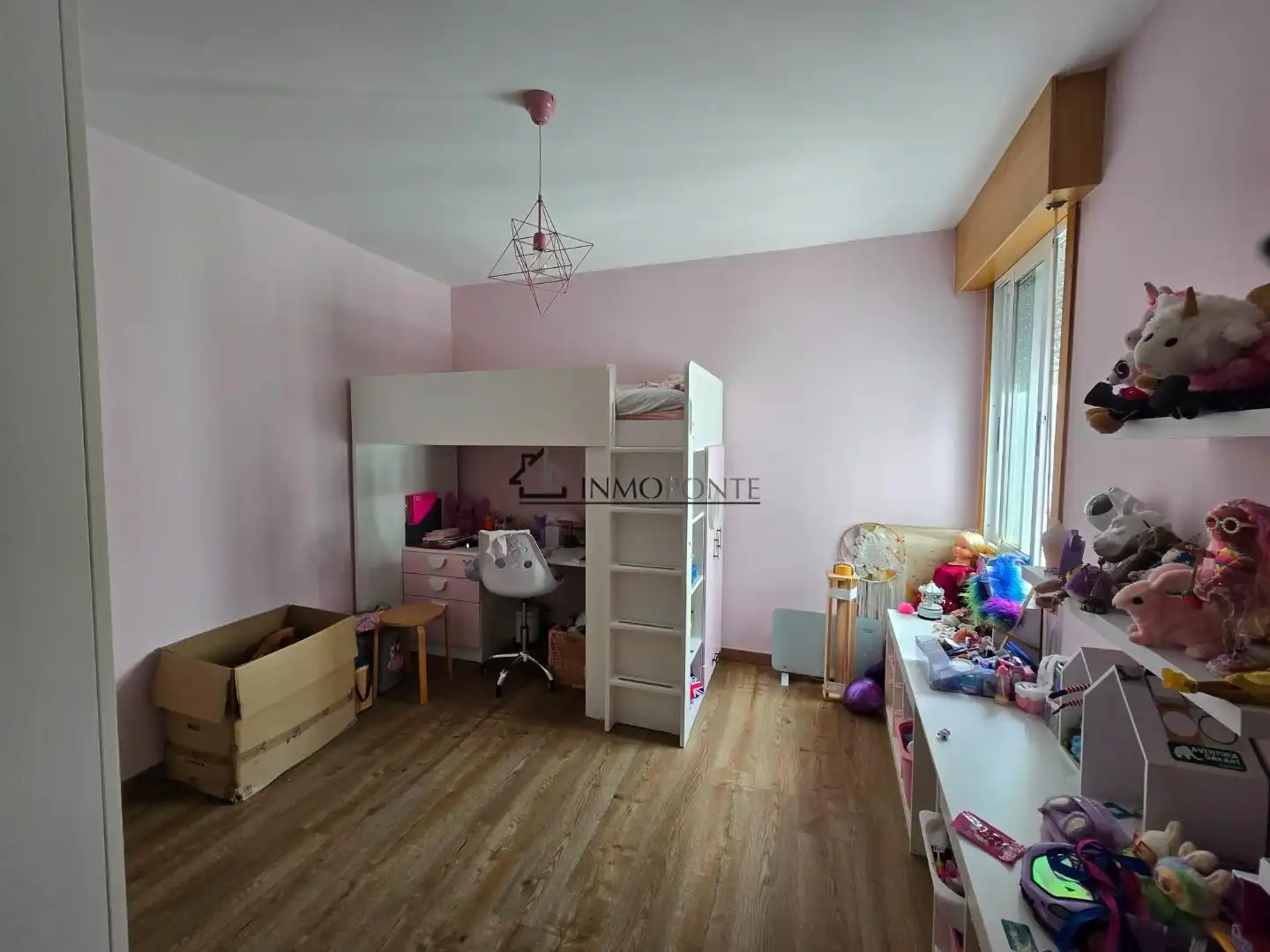 Bedroom of Flat for rent in Pontevedra Capital   with Heating, Terrace and Oven