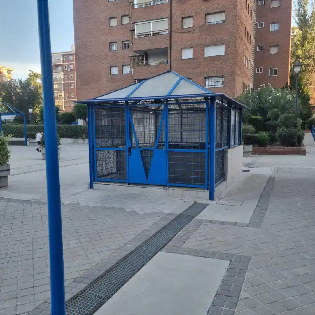 Exterior view of Garage for rent in Madrid
