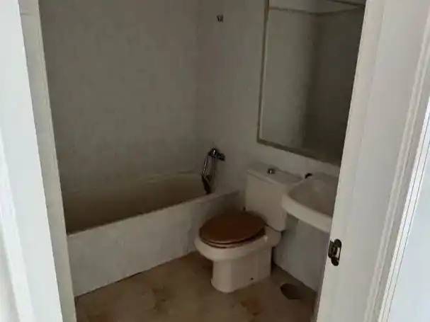Baño de Piso de alquiler en El Rosario con Piscina y Balcón
