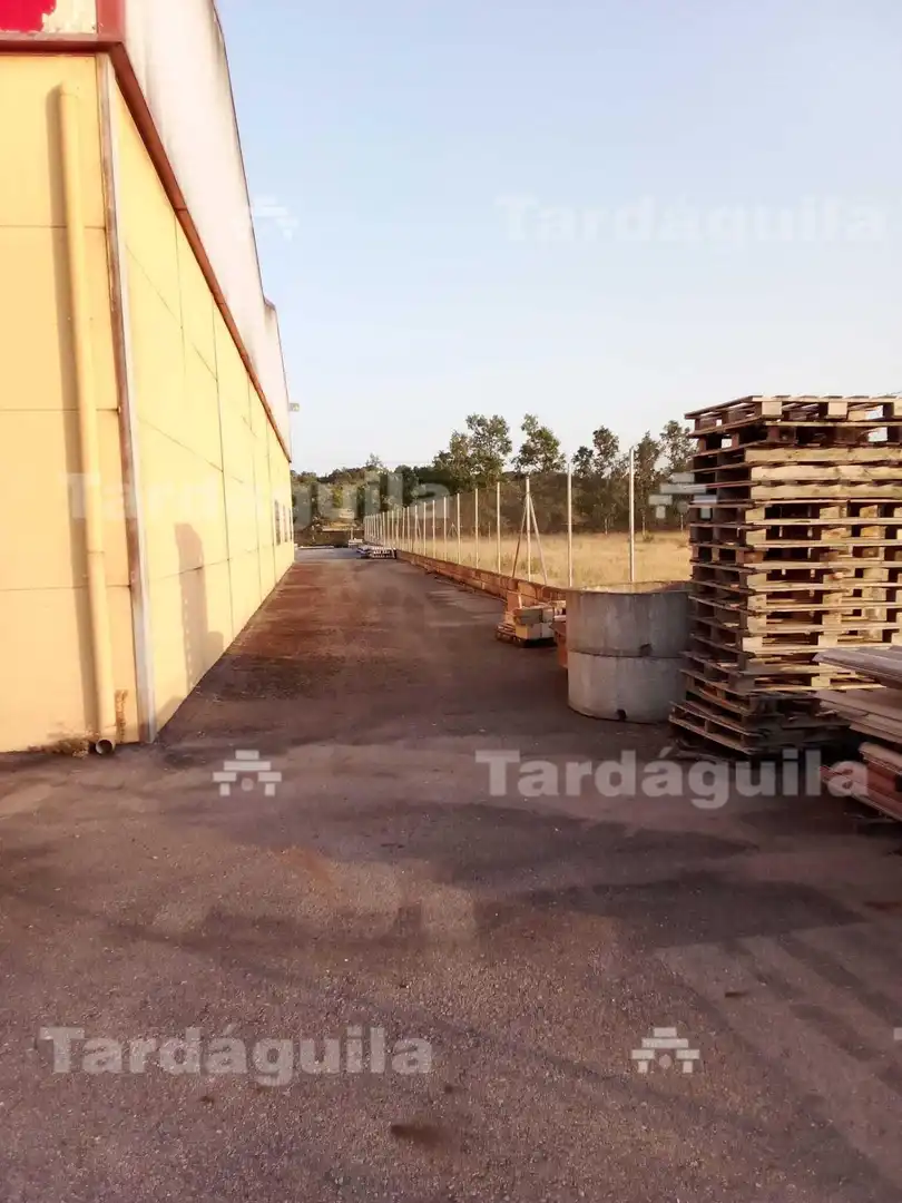 Parkplatz von Fabrikhallen zum Verkauf in Sancti-Spíritus (Salamanca)