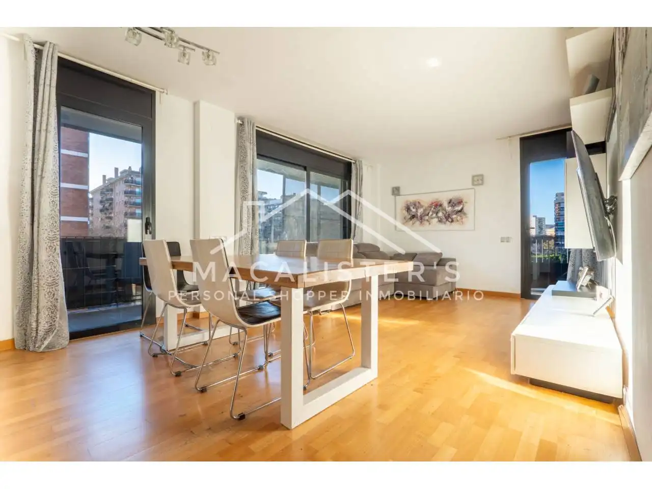 Sala d'estar de Pis en venda en Barcelona amb Aire condicionat, Calefacció i Parquet