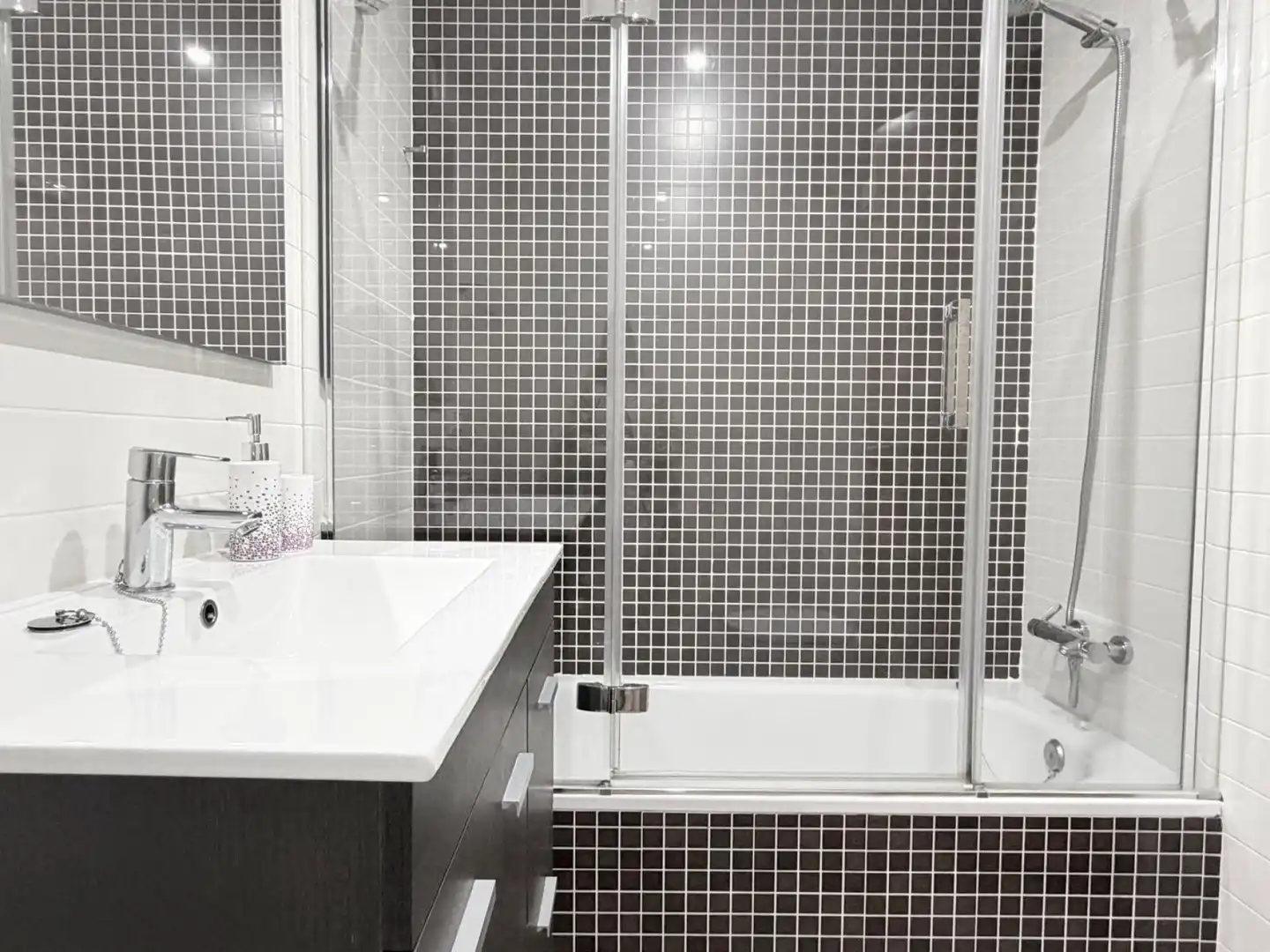 Bathroom of Flat for sale in Sanxenxo  with Air Conditioner and Heating