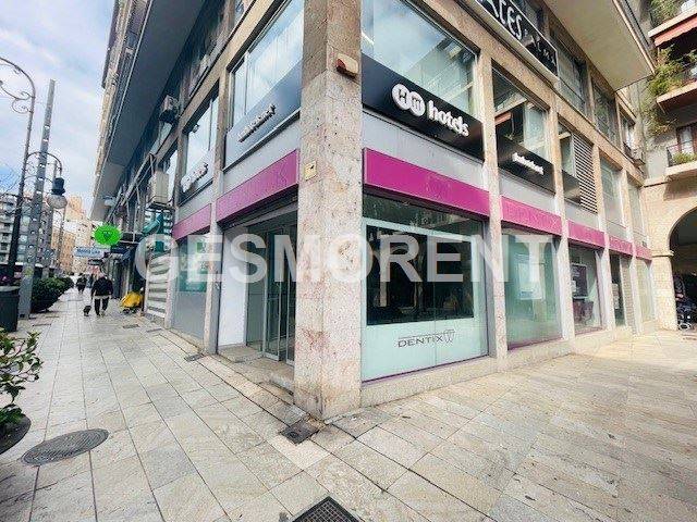Local comercial en Alquiler en Jaume III