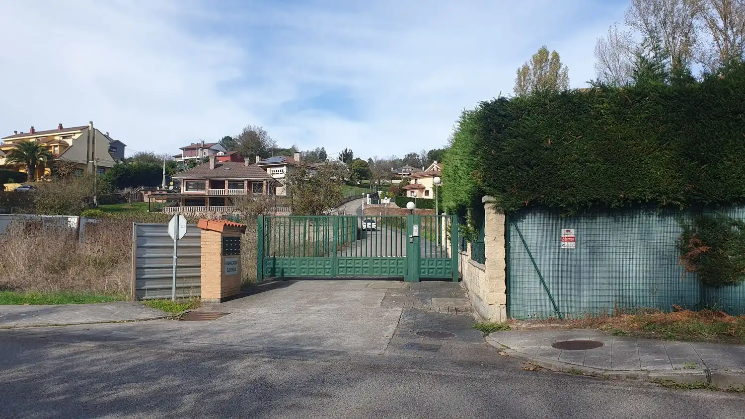 Vista exterior de Residencial en venta en Oviedo 
