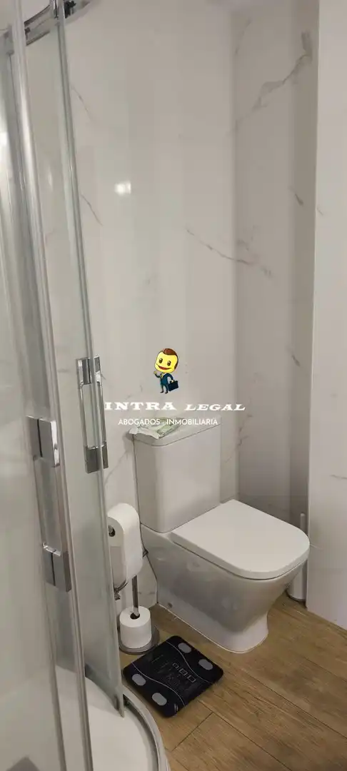 Bany de Pis per a compartir en Centro