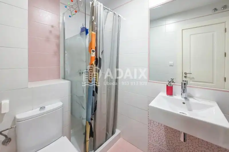 Bathroom of Flat for sale in Úbeda  with Air Conditioner, Heating and Parquet flooring