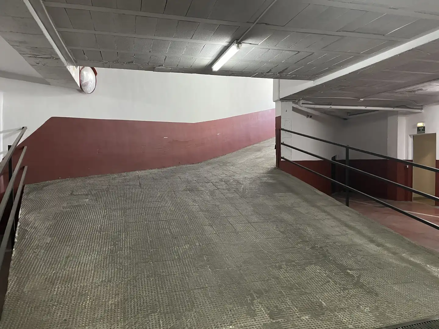 Garage for sale in Salteras