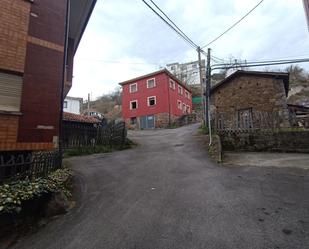 Vista exterior de Casa o xalet en venda en Aller amb Jardí privat, Traster i Moblat