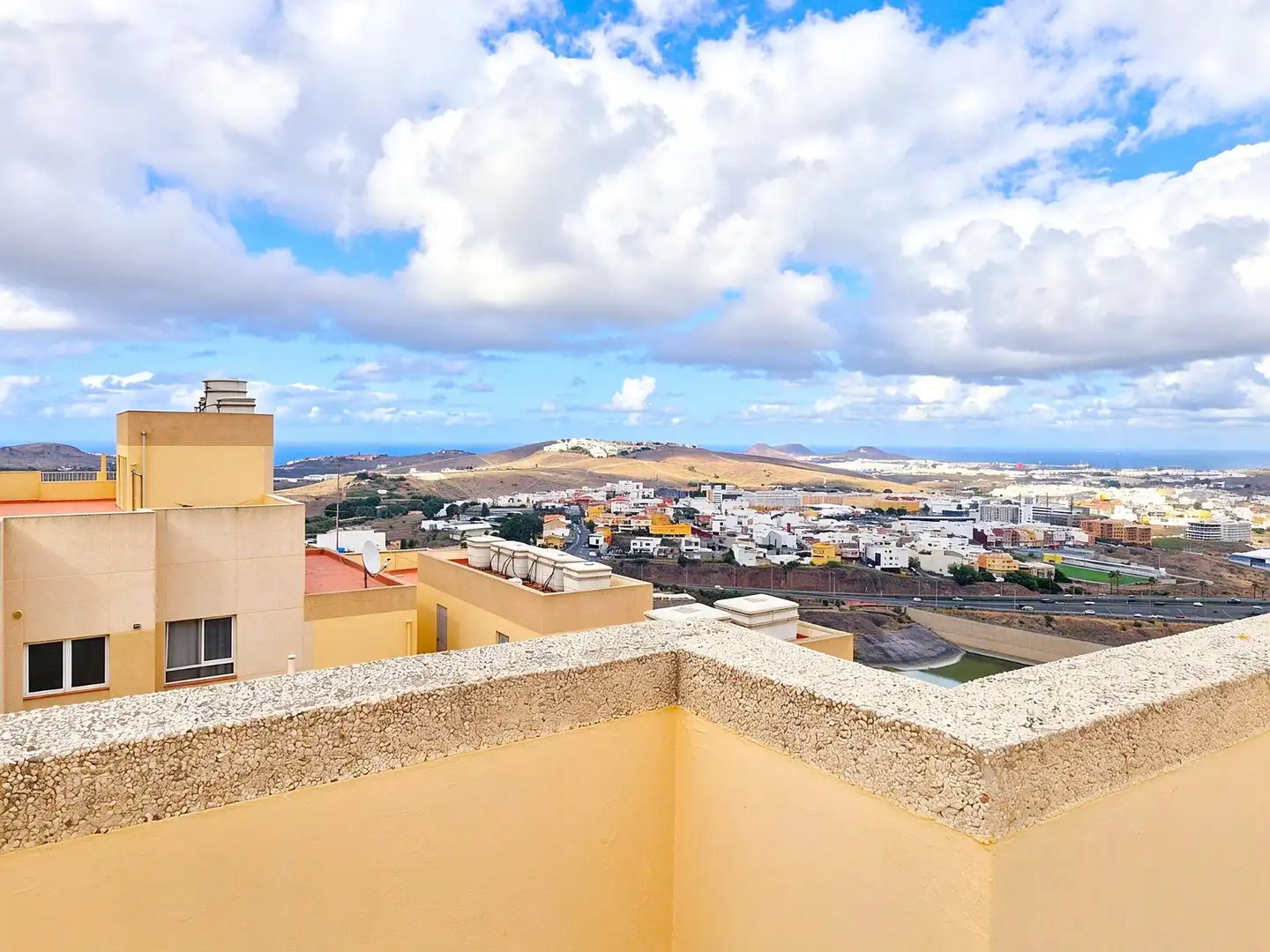 Vista exterior de Piso en venta en Las Palmas de Gran Canaria con Terraza y Trastero