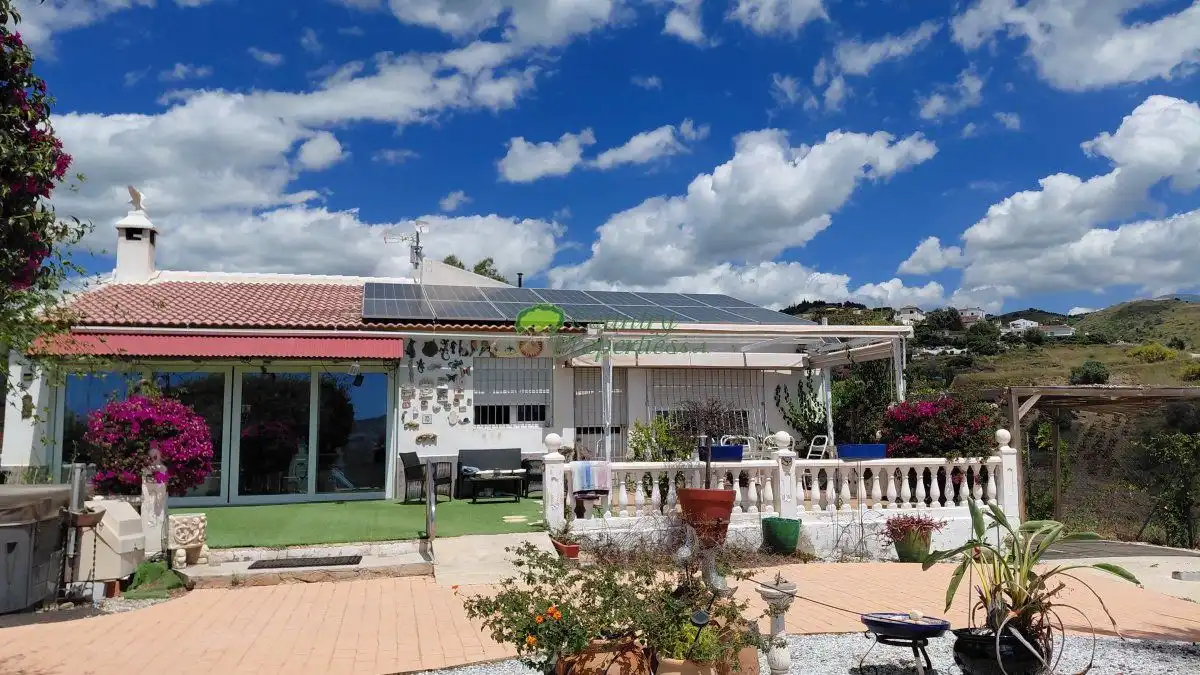 Jardí de Finca rústica en venda en Vélez-Málaga amb Aire condicionat, Terrassa i Traster