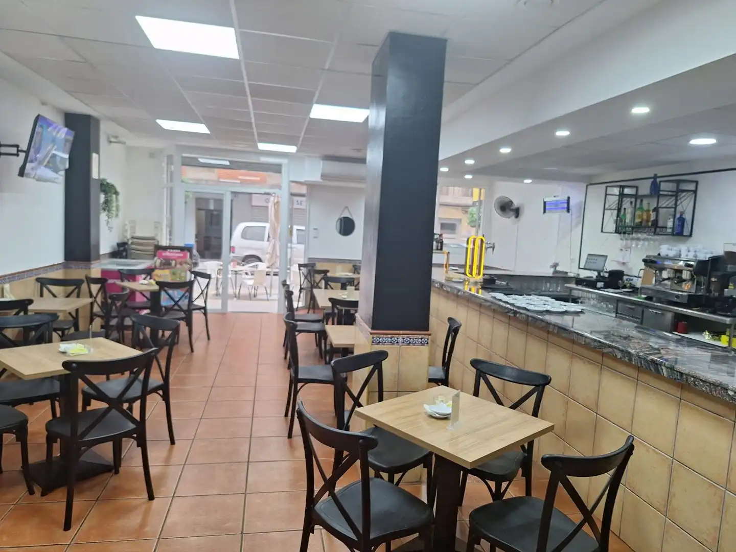 Locale commerciale in cessione a Avenida de Madrid 12